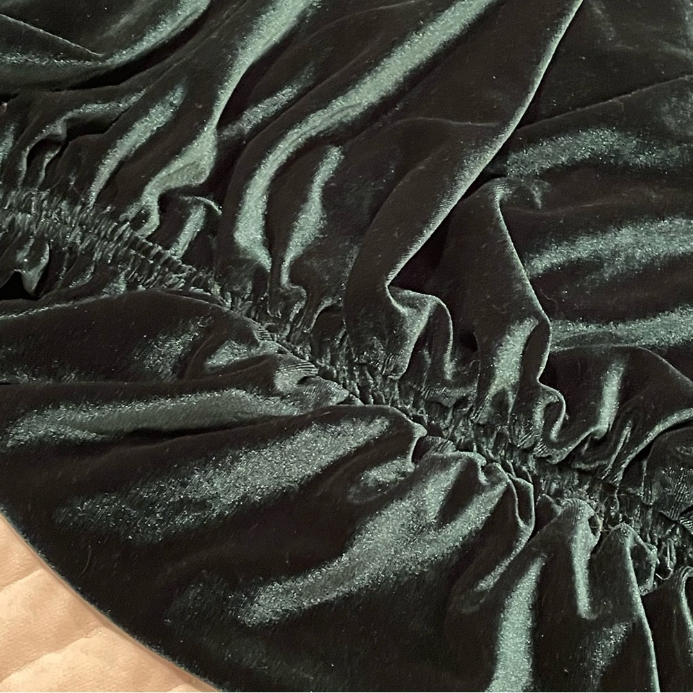 NWT Perfect for a Holiday Party! Luxe Emerald Velvet Ruched Sides One Shoulder. - Picture 10 of 13